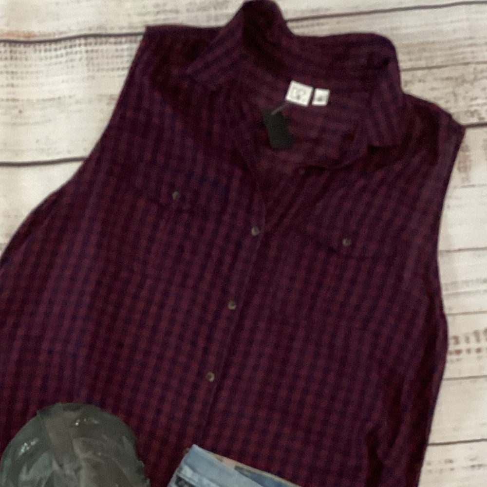 657. BP Checkered Red & Blue Sleeveless Button Top  EUC Large
